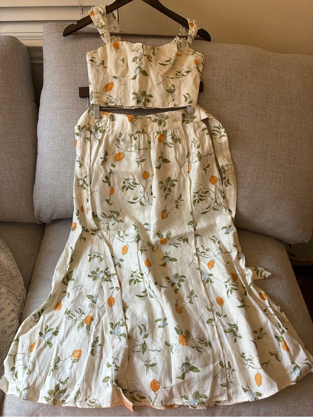 Reformation 100% Linen Set with Yellow Lemon Print - Picture 3 of 5